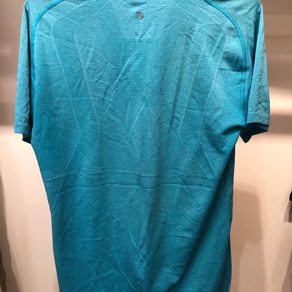 Lululemon men’s vent tech shirt